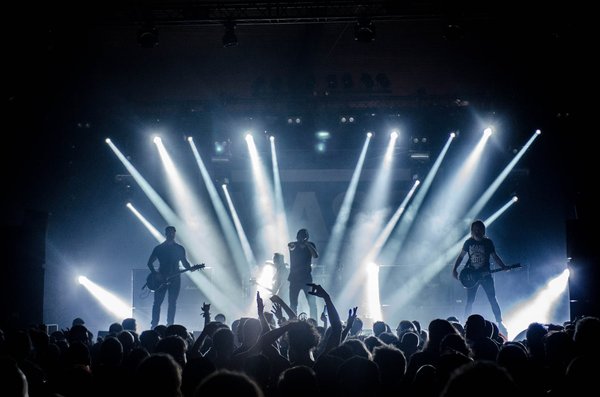 Quels sont les essentiels pour débuter dans la photographie de concerts de rock ?