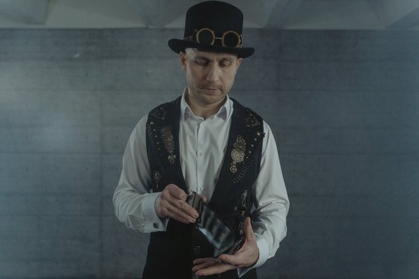 Comment créer un spectacle de magie pour enfants avec des tours simples mais impressionnants ?